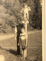 📸 Old Photo Father With Two Children Rural 1940s Pimps Vintage Original 7×10