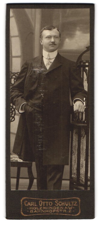 Photograph Carl Otto Schultz, Holzminden a. W., Bahnhofstr. 2, young gentleman in e