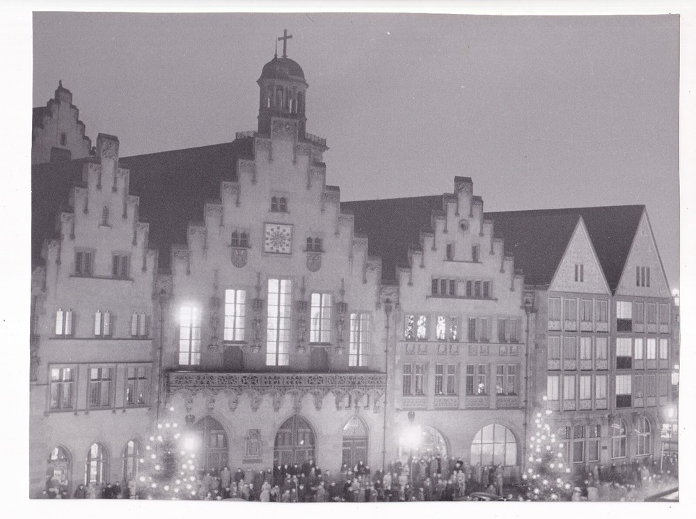 Frankfurt a. M.: Romans in Christmas mood, around 1960/70 SW 16.5 x 21 cm.