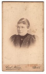 Photograph Carl Kruse, Castle, Schartauer-Strasse 16, portrait young lady with to