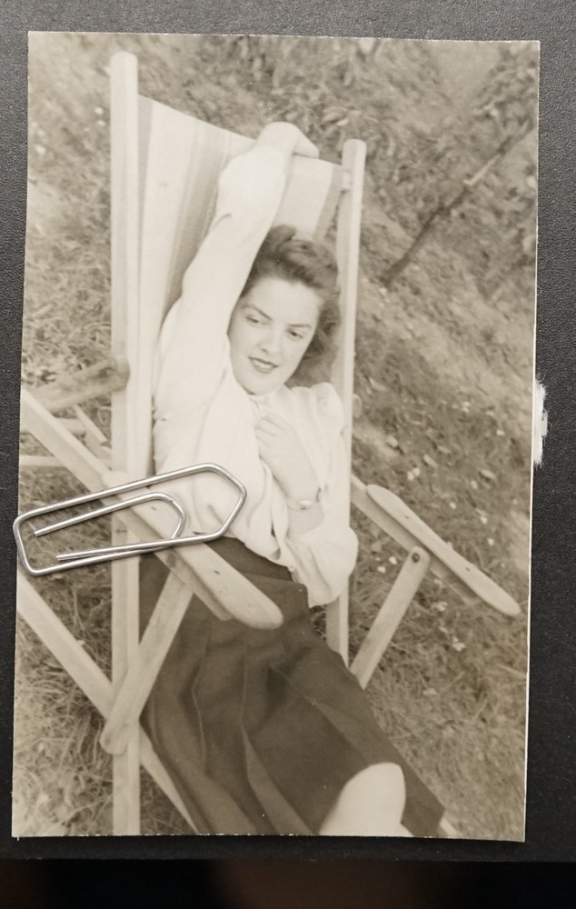 Photo Portrait Young Woman Teen Recliner Chair Make Up Clock Model Vintage Picture