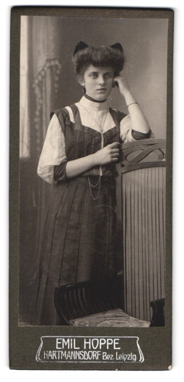 Photograph Emil Hoppe, Hartmannsdorf, portrait young woman standing in dress succeeded