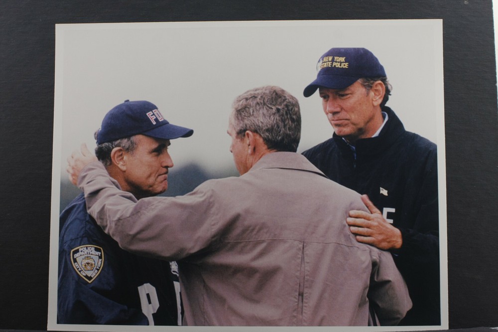 George W Bush Rudy Giuliani – 9/11 Photo – 8×10″ Photo -Pre-2012 L1374B