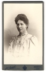 Photograph Arnold, Innsbruck, Müllerstr. 6, University Street 15, Young Lady