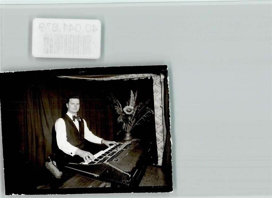 40041679 – 6431 Raboldshausen Gasthaus Hoffmann entertainer on organ