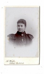 8063-CDV Lady Portrait with Brooch and Cross Chain Lübeck around 1900