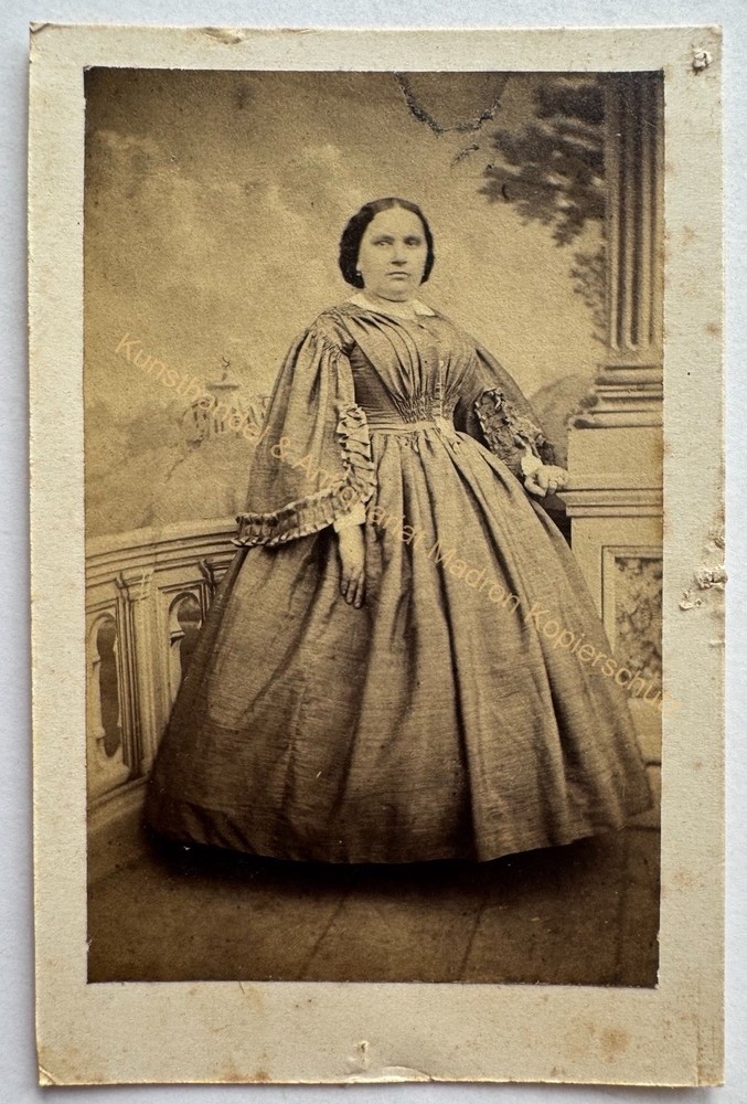 orig. CDV photo photograph old picture woman lady fashion around 1860
