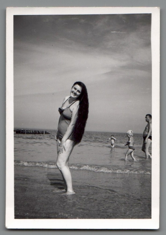 Photo Pretty Woman in Swimsuit on Baltic Sea Beach Probably 1960s Poland (F2058)