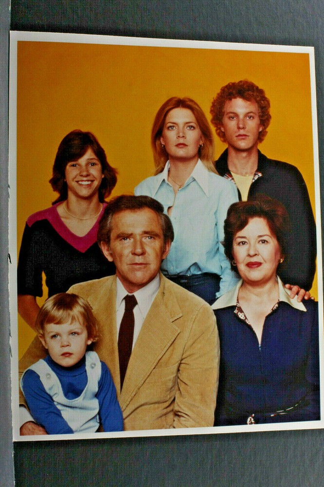 Kristy McNichol with Cast Shot – 8×10″ Photo Print-Vintage L1178C