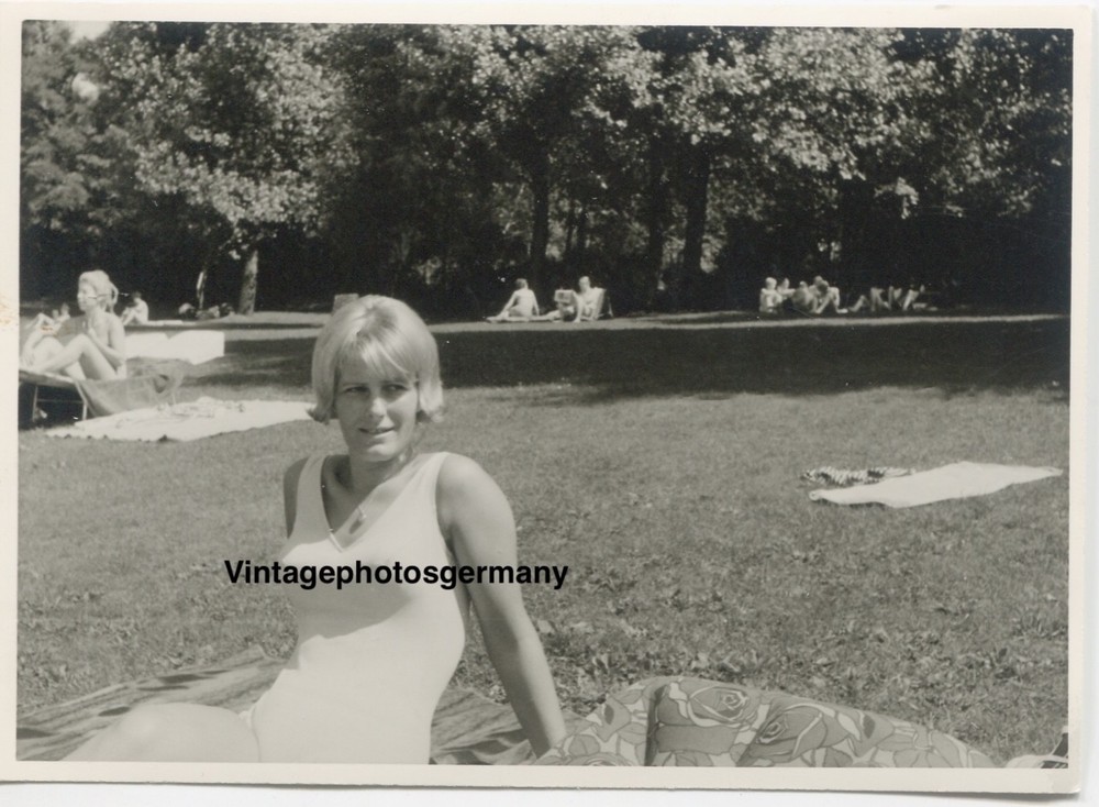 Z4300 Photo 1960s Pretty Women Swimwear Semi Nude Woman Bikini Nice