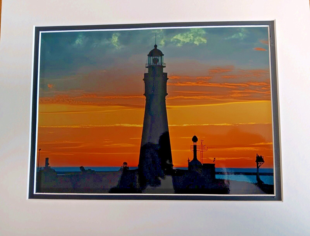 Photograph of Buffalo Lighthouse – TOTAL SIZE11″X14″, PHOTO SIZE 8″X11″ SIGNED