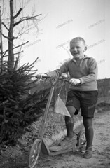 Life-1930s-Fashion-Cute Happy Young-Boy-Young Folk-Scooter-Scooter-Flag