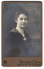 Photograph Bernhard Otter, Wr. Neustadt, Bahngasse 44, young lady with striped