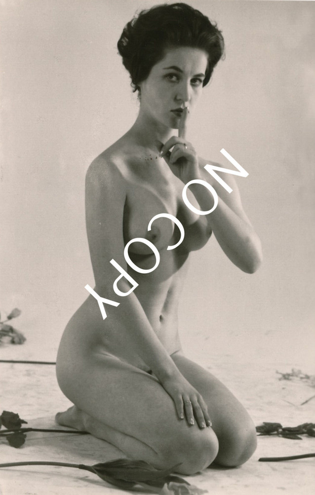 Photo pretty young woman nude art photographer unique around 1960 X176