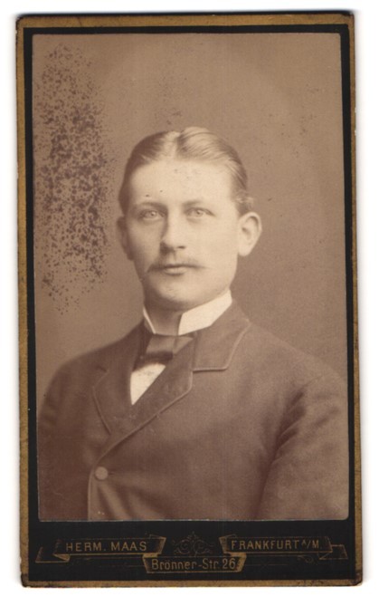 Photograph Herm. Meuse, Frankfurt/Main, Brönnerstr. 26, portrait young charma