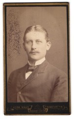 Photograph Herm. Meuse, Frankfurt/Main, Brönnerstr. 26, portrait young charma