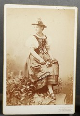 Photo Portrait CDV KAB Woman Costume Vienna Austria Dress Hat Studio Cabinet Picture