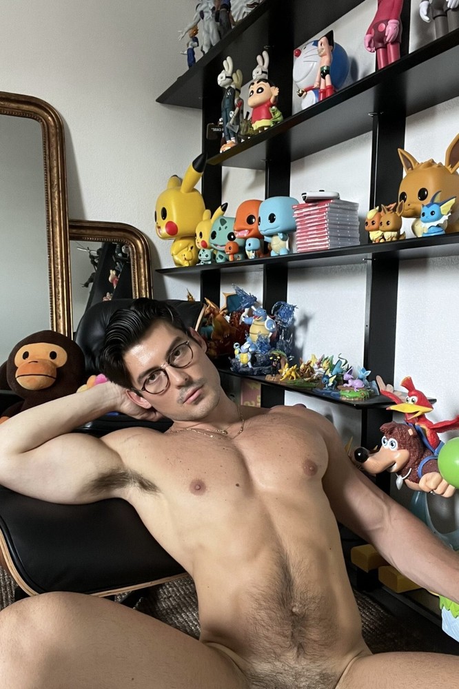 [Z140] Handsome Male Cute Model Showing Off Body And Muscled Physique