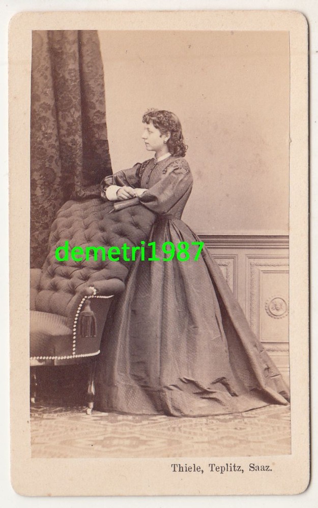 CdV photo young lady in beautiful dress around 1865 Thiele Teplitz Saaz Bohemia (f1982