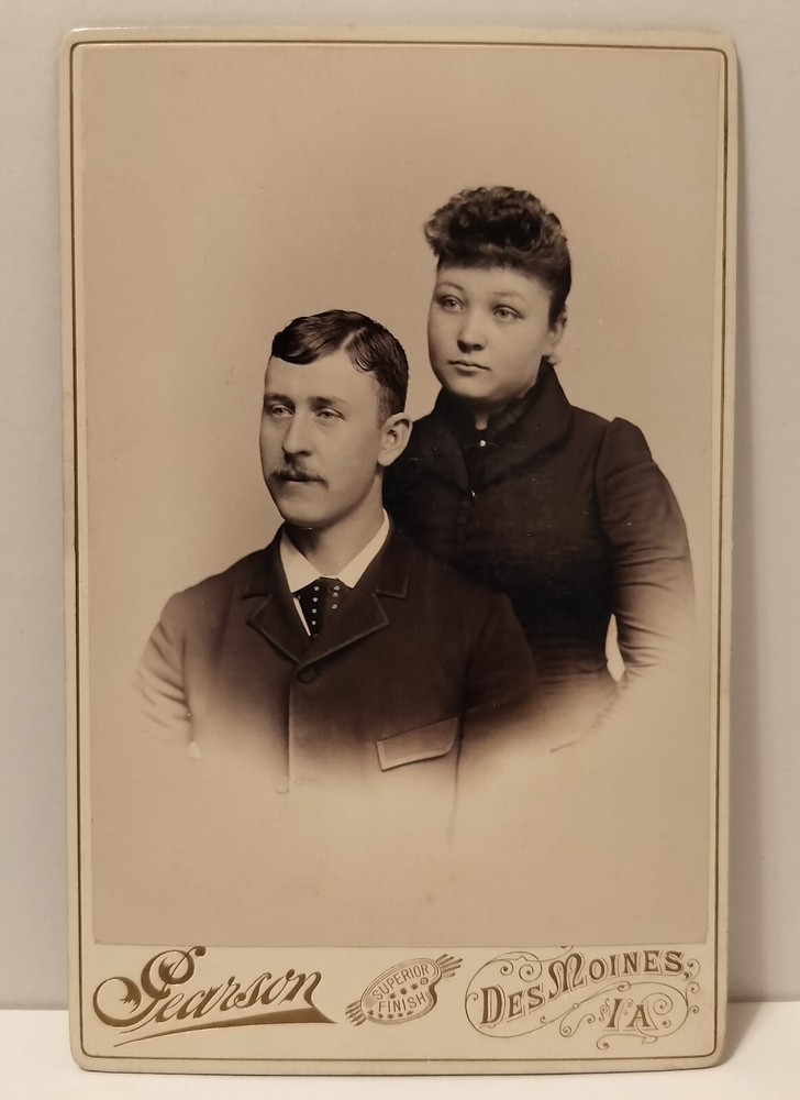 Antique Cabinet Card Nicely Dressed Young Couple Des Moines Iowa