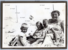 Family on the Beach 1934 with Westphalian State Newspaper Advertising Photo 12x10cm