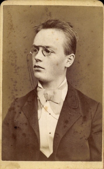 CdV young man in suit, pinch, portrait, Karl, cand.jur. 1877,… – 11566850