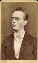 CdV young man in suit, pinch, portrait, Karl, cand.jur. 1877,… – 11566850