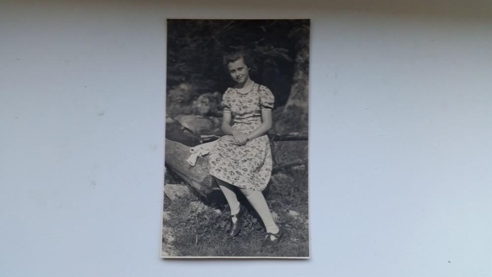 Photo 13R659 pretty girl lady circa 1940s approx 8x13cm