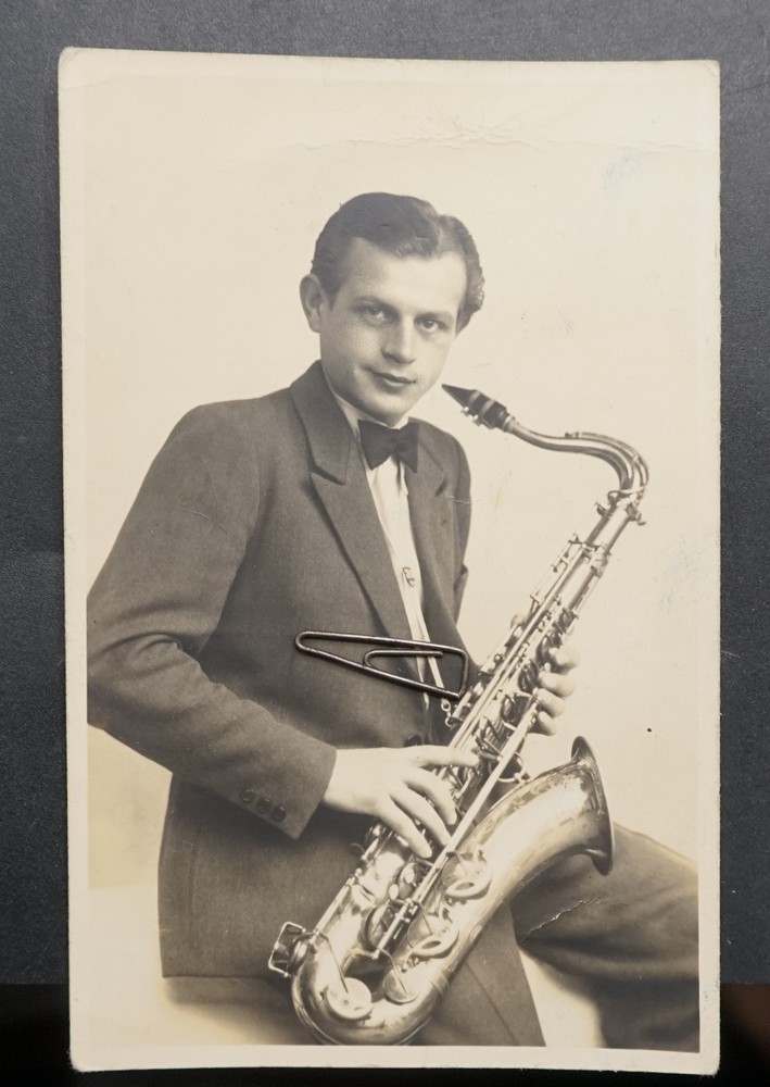Photo Portrait Musician Saxophone 1948 Augsburg Signature Signature Instrument Postcard