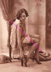 1920s PRETTY GIRL IN LINGERIE AND STOCKINGS LEGGY 5 x 7 PHOTO F-1053S