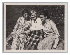 3 Women Sitting on Summer Meadow – Vintage Photo 1930s
