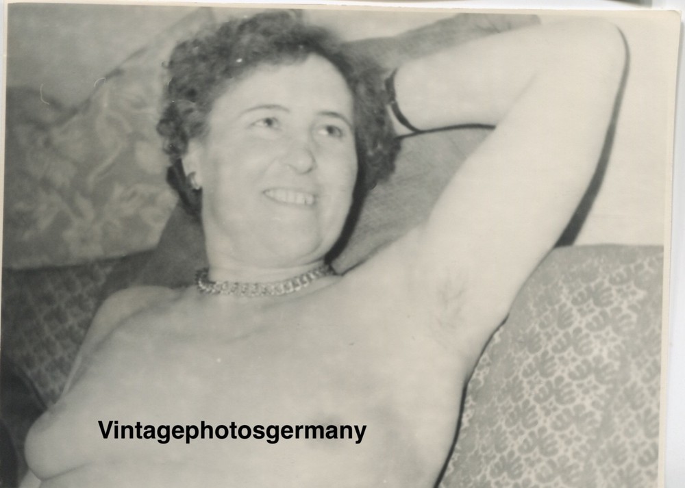 Z4789 Photo 1950s Artistic Nude Woman