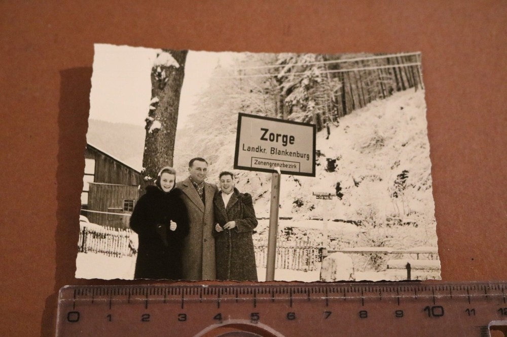 Great old photo – family at the sign Zorge-Blankenburg – zone border district