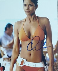 HALLE BERRY 007 Actress, 8X10 Hand Signed 8×10 Autograph COA