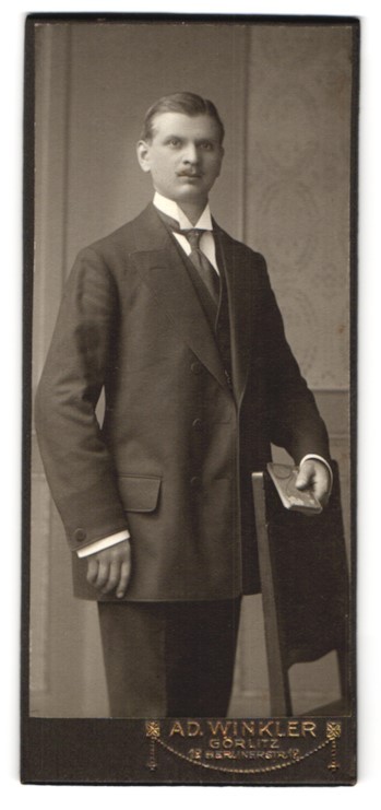 Photograph Ad. Winkler, Görlitz, Berlinerstr. 12, Attractive Saxon with candles