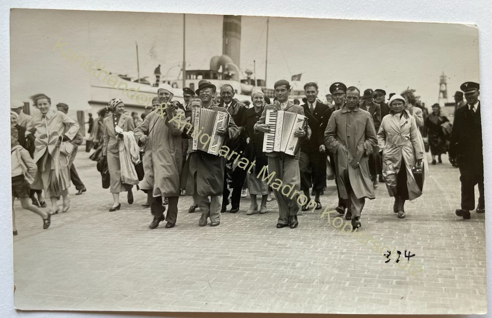 orig. Photo Postcard Hamburg Port Ship Steamer Music Musician around 1940