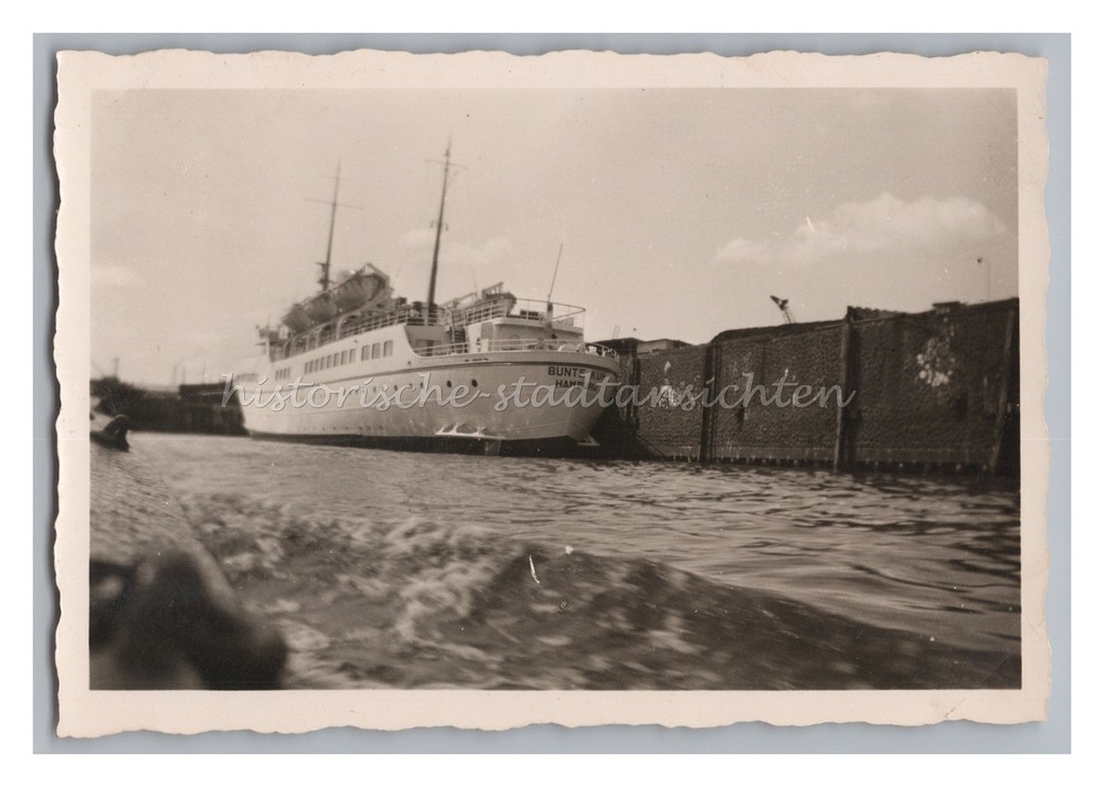 Steamer colorful cow Hamburg – ship port – old photo 1950s