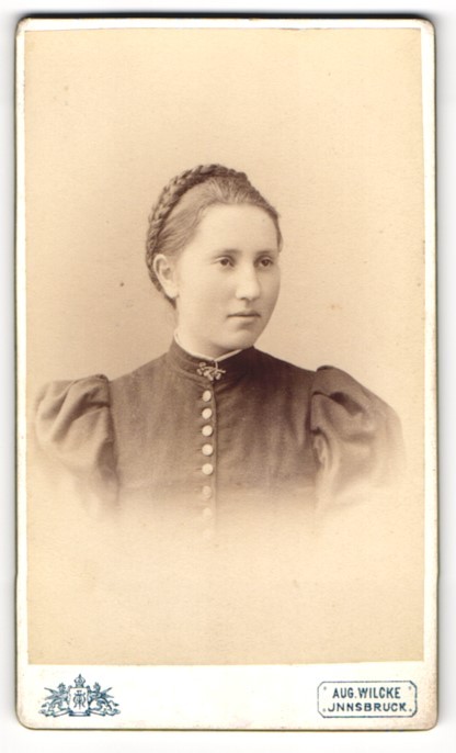 Photograph Aug. Wilcke, Innsbruck, Rudolfstraße 1, Bourgeois Miss with FL
