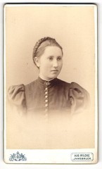 Photograph Aug. Wilcke, Innsbruck, Rudolfstraße 1, Bourgeois Miss with FL