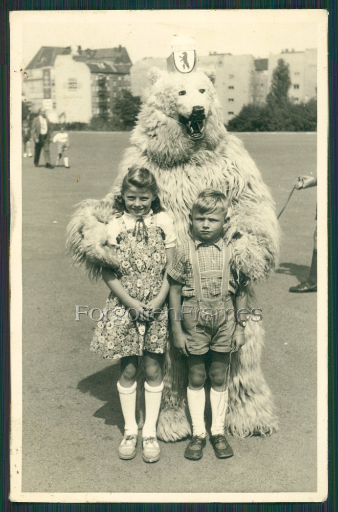 Photo Beautiful Girl Posing with Polar Bear SWEET GIRL w POLARBEAR Photo