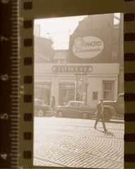 zwei tolle alte Negative – Geschäft Heisinger , Werbung Photo Leistenschneider