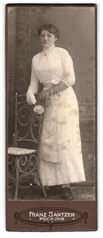 Photograph Franz Jantzen, pocking, portrait young lady in white clothes