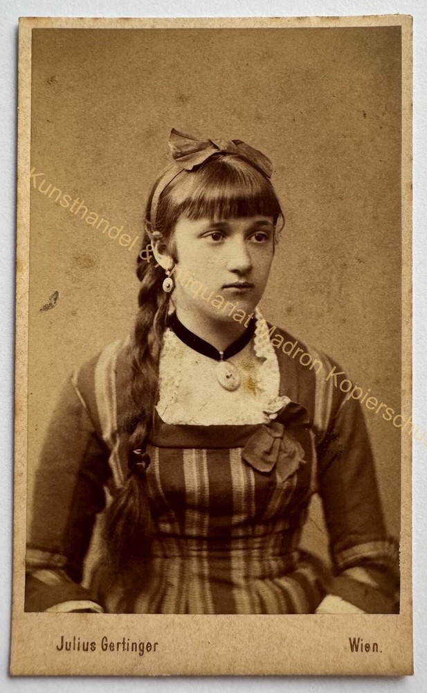 orig. CDV photo photograph old picture woman lady fashion around 1877 Vienna Gertinger