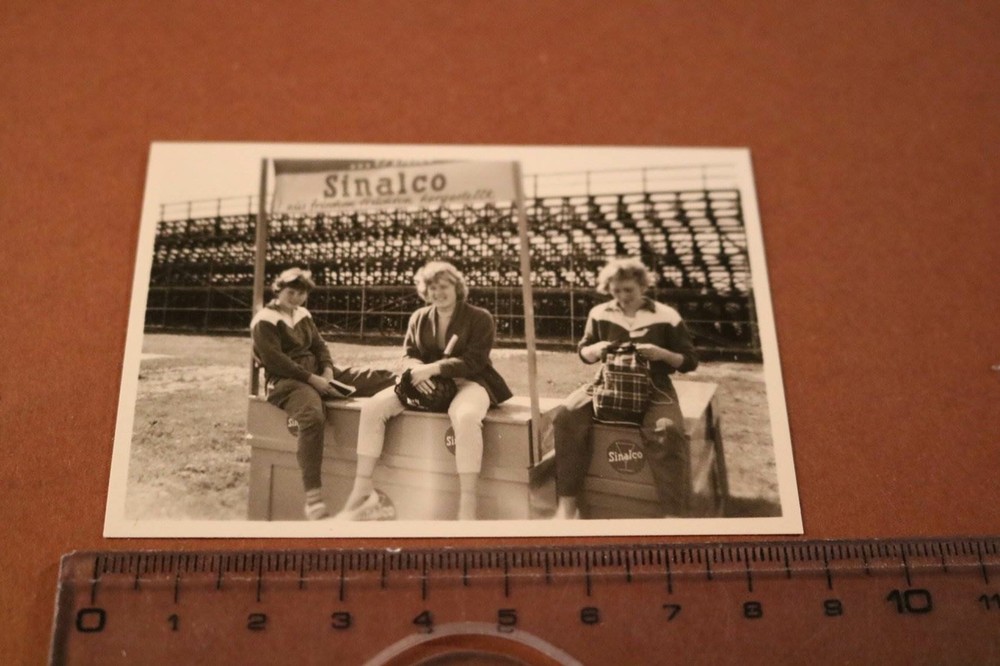 Great Old Photo Three Women From Sportsfield With Sinalco Advertising