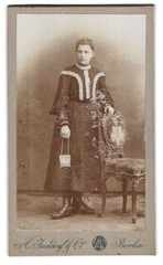 Photograph A. Jandorf & Co., Berlin, Brunnen-Straße 19-21, middle-class woman in