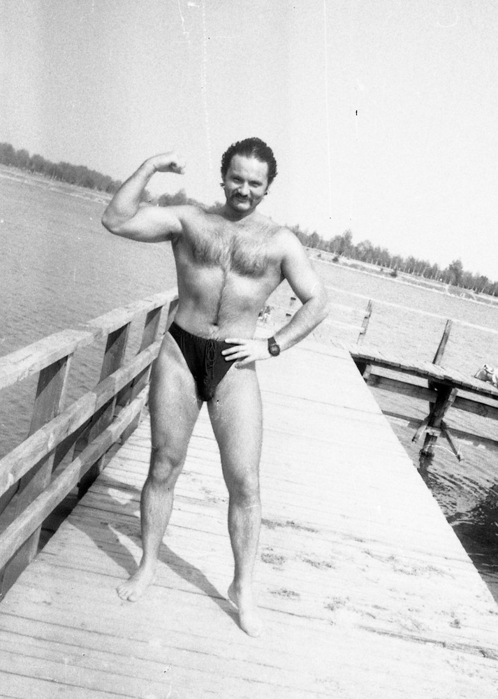 LOT 2x strong shirtless man wearing swimsuit, gay int., beach, 1970s vintage fin