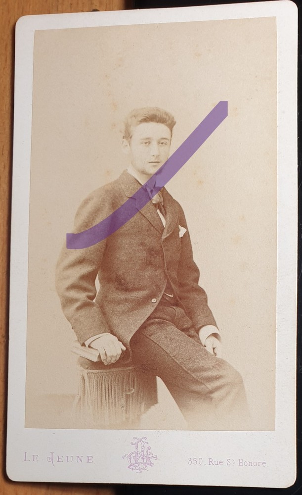 seated young man in suit / circa 1860/70s CDV Le Jeune Paris
