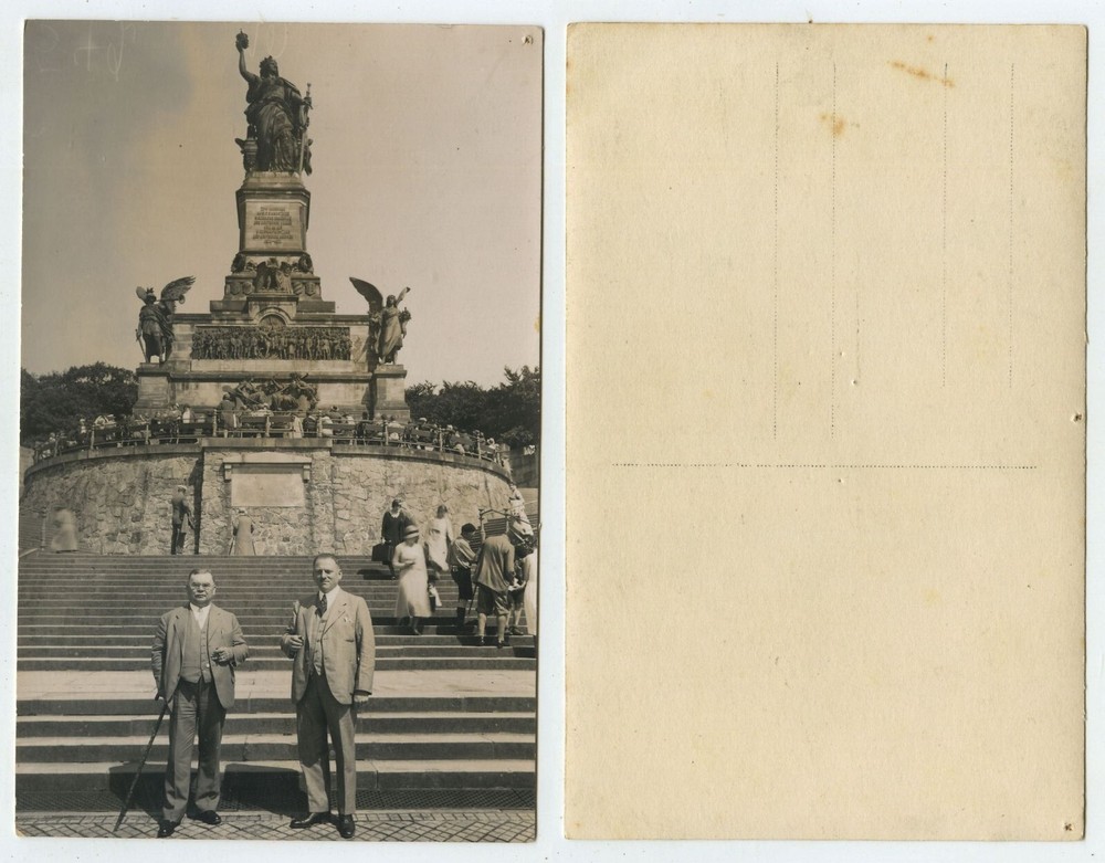 63084 – Two gentlemen in front of the Niederwald monument – undated photo