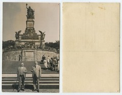 63084 – Two gentlemen in front of the Niederwald monument – undated photo