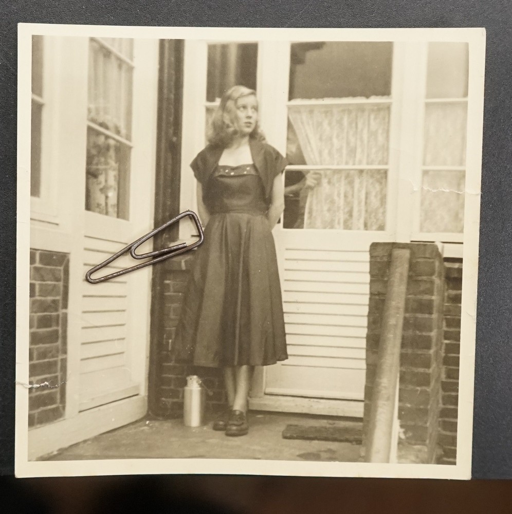 Photo portrait teenage girl model 1950 dedication dress vintage hidden picture